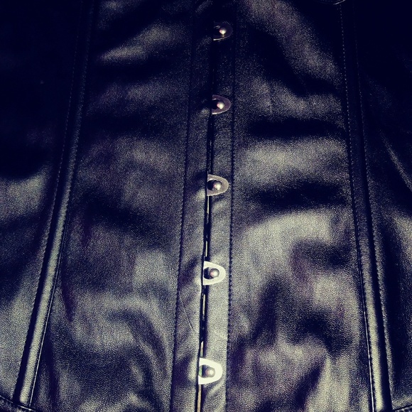 Plus Size Sexy faux leather Corset - Picture 4 of 6